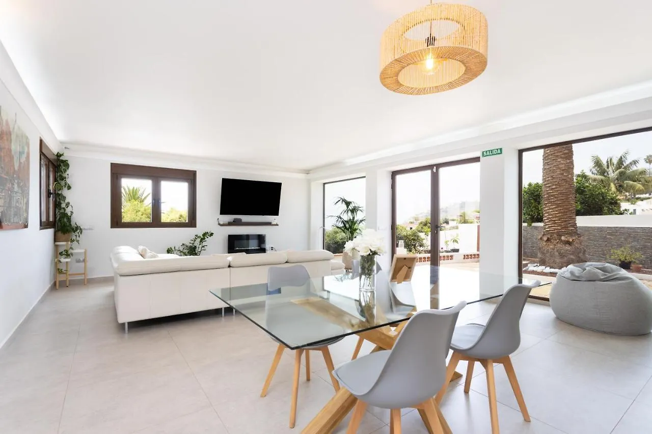 Home2Book Villa Alessandro, Design & Comfort Sauzal